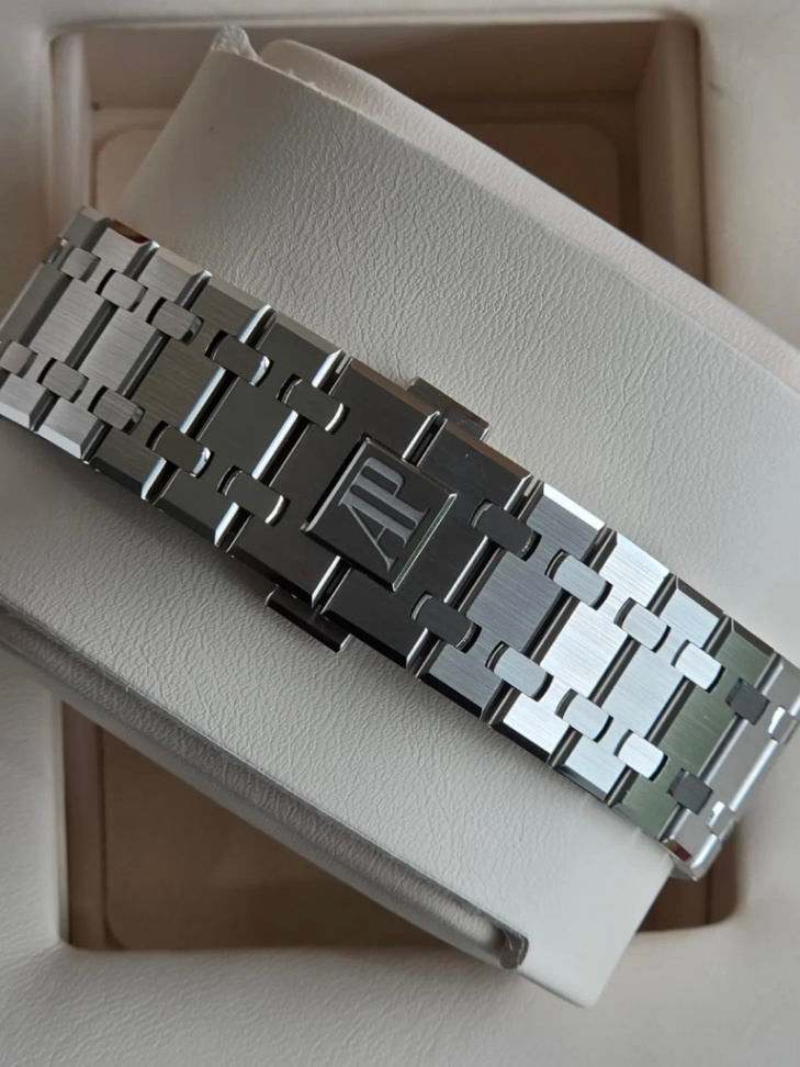AP Royal Oak 26240ST Silver Dial 41mm - Image 5