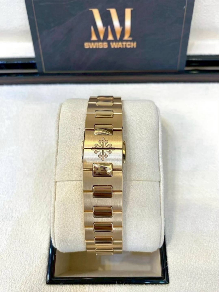 Patek Philippe Nautilus 7010/1R Purple Dial - Image 4