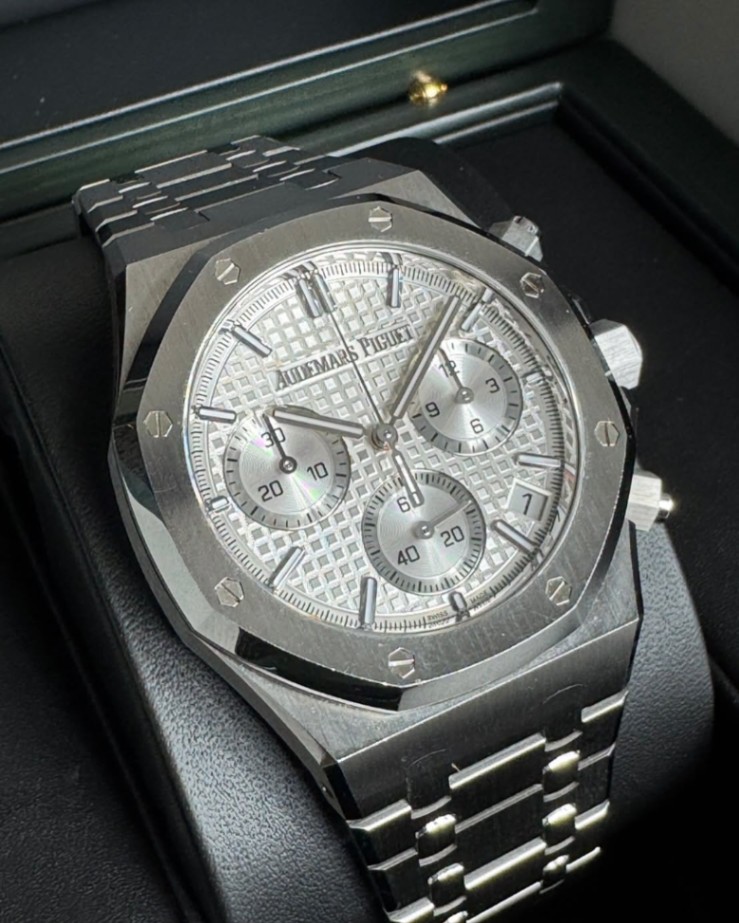 Audemars Piguet Royal Oak Chronograph thumbnail 3