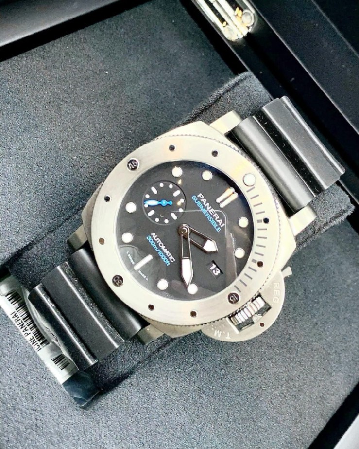 Panerai Submersible PAM02305 thumbnail 1