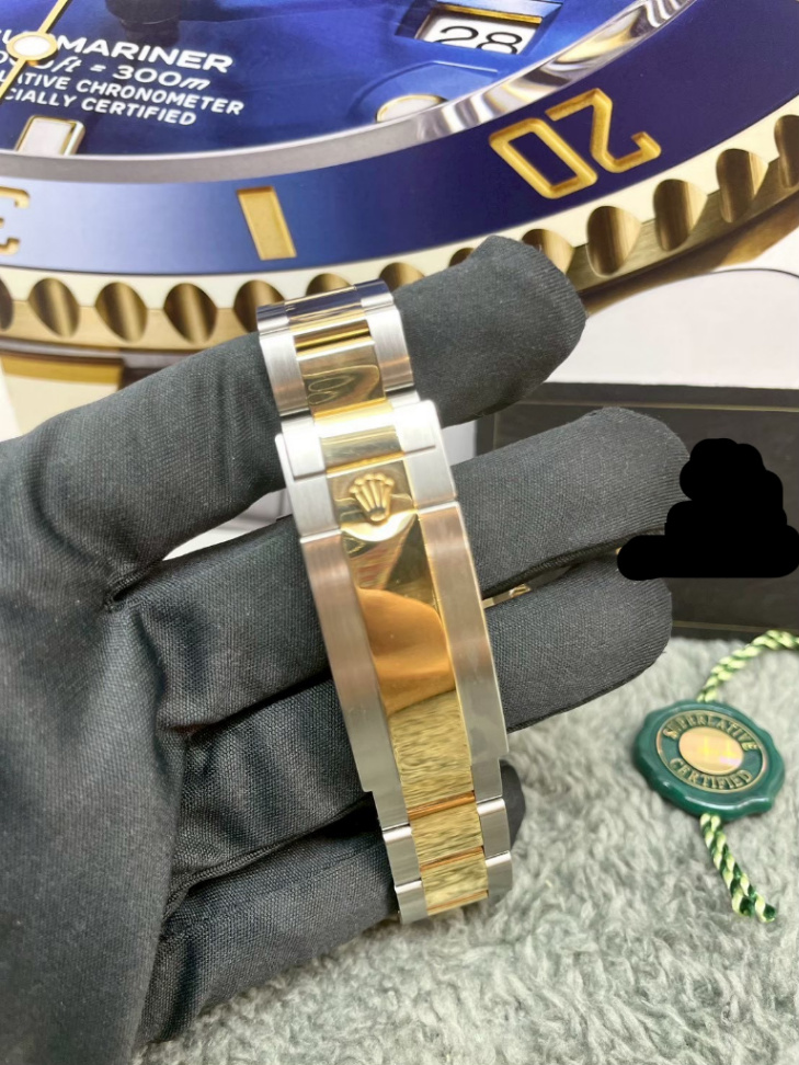 Submariner Date Blue Dial 2t Yellow Gold 41mm thumbnail 4
