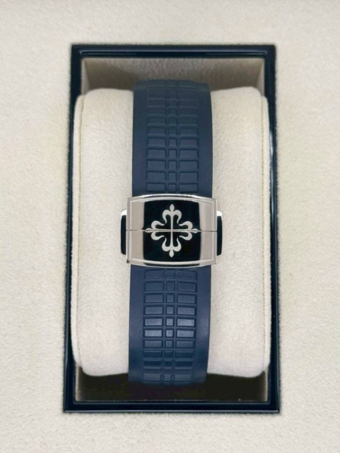 PATEK PHILIPPE Aquanaut 5168G Blue Dial 42.2mm thumbnail 5