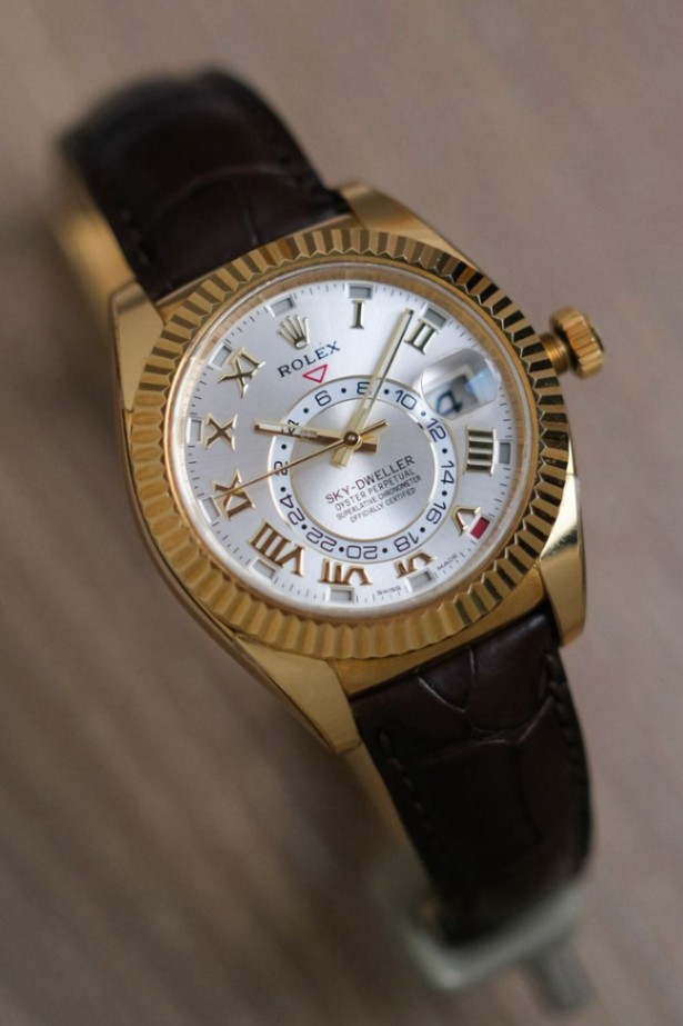 Rolex Sky-Dweller 18K Gold 326138 thumbnail 5