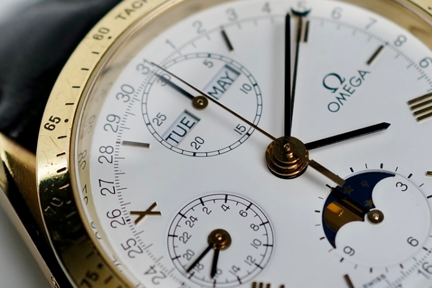 OMEGA Speedmaster Triple Date Moonphase 175.0044 18K Gold 39mm - Image 3