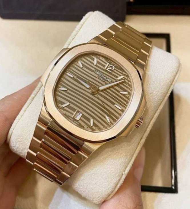 PATEK PHILIPPE Nautilus Rose Gold 7118/1R-001 thumbnail 2