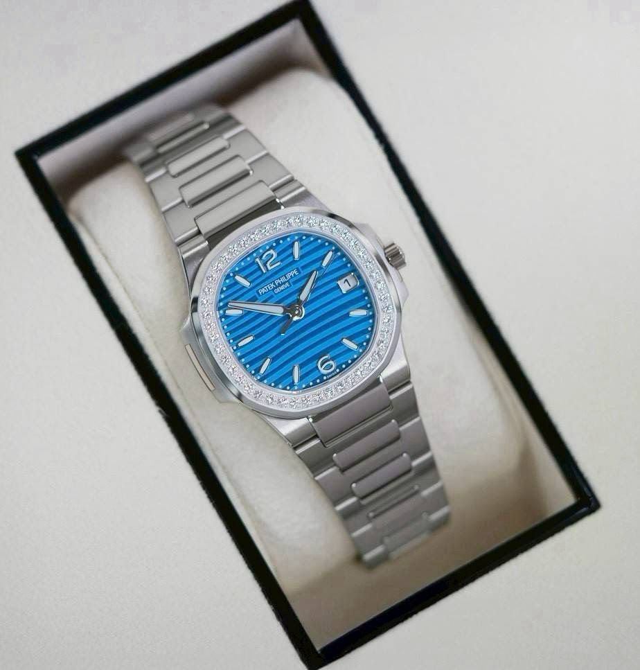 PATEK PHILIPPE Nautilus Blue Dial 7010/1G 32mm thumbnail 3