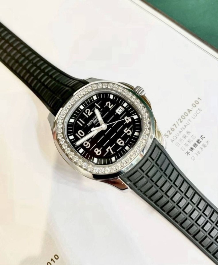 PATEK PHILIPPE Aquanaut 5267/200A Black Dial 38.8mm