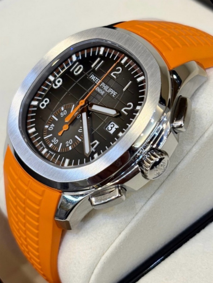 Used Patek Philippe Aquanaut 5968A Black Dial - Image 3