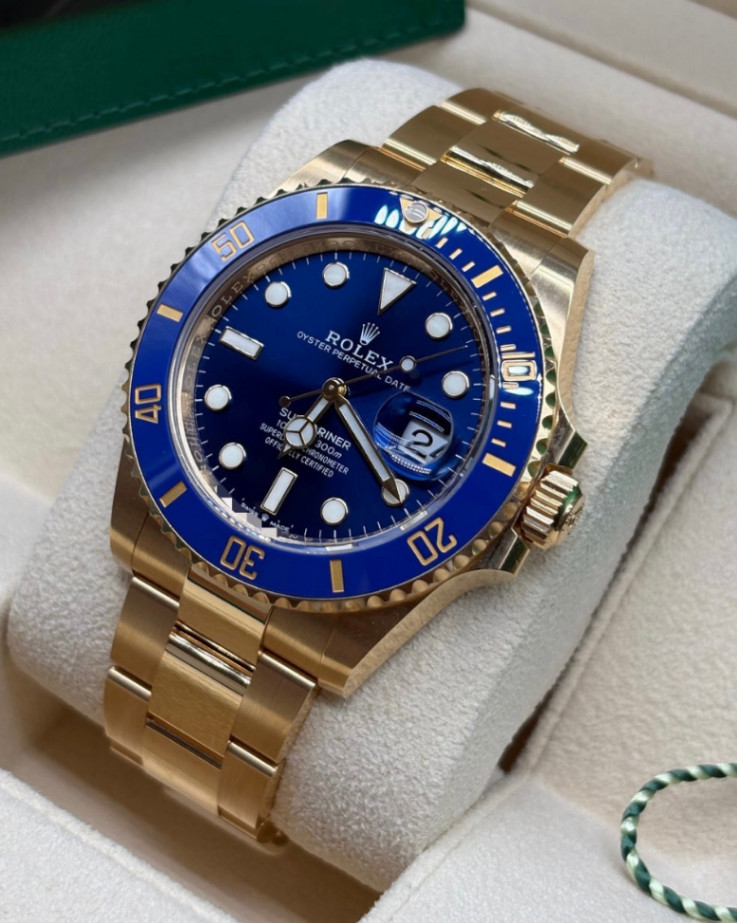 Used Submariner Date Blue Dial Full Yellow Gold 41mm - Image 2