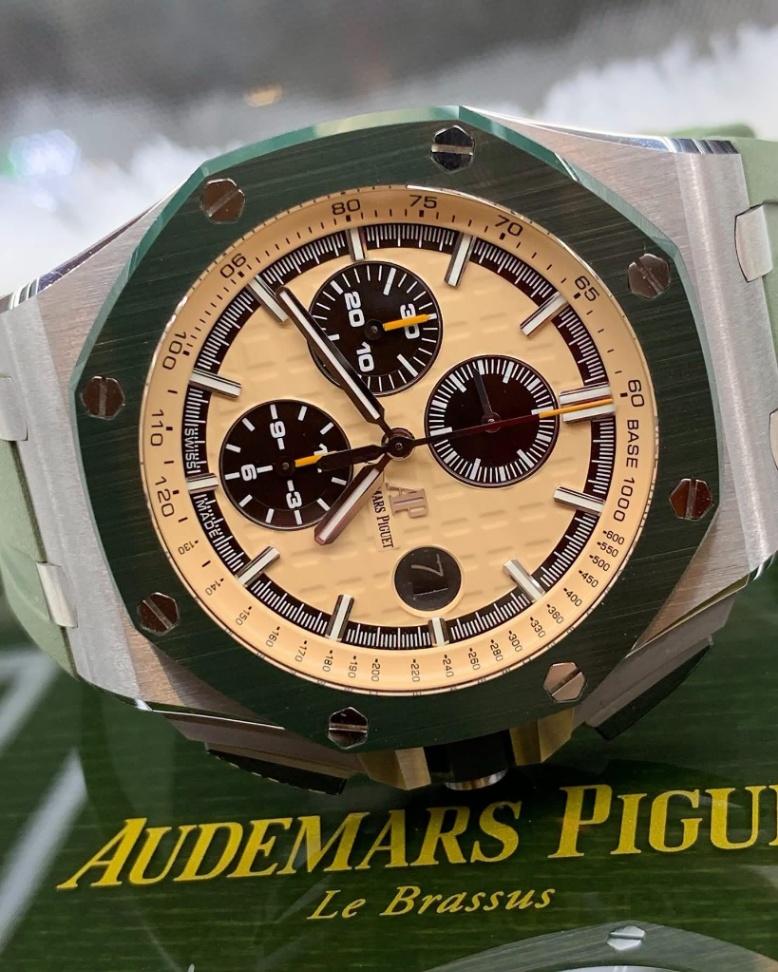 AUDEMARS PIGUET Royal Oak Offshore Chronograph Green Camo 26400SO.OO.A055CA.01 44mm