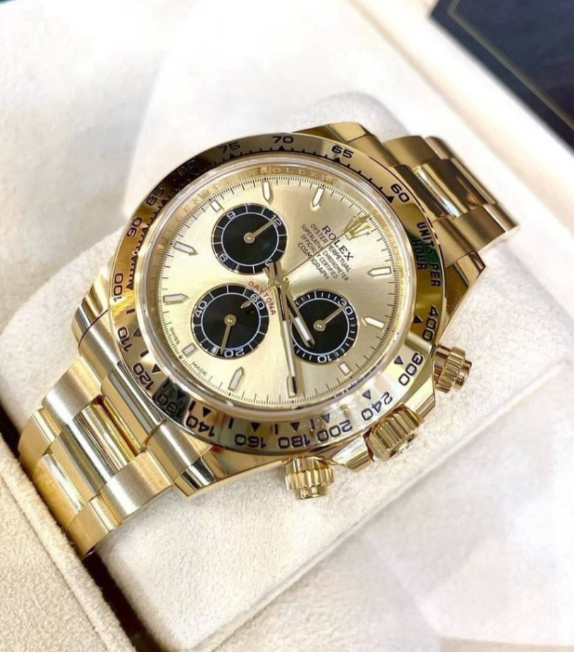 ข้ามไปที่ส่วนท้ายของแกลเลอรี่ภาพ ข้ามไปยังจุดเริ่มต้นของแกลลอรี่ภาพ ROLEX Daytona Champagne Dial Yellow Gold 126508 2025 - Image 2