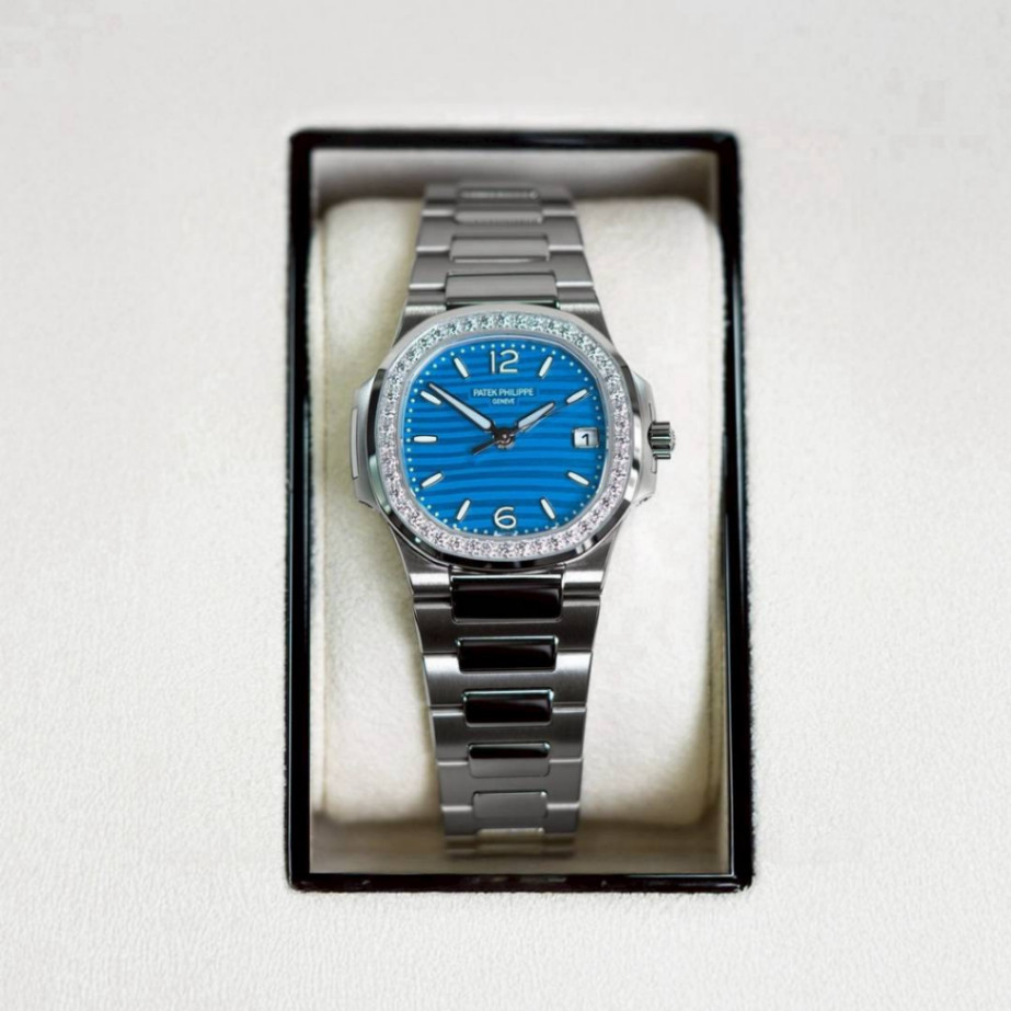 Patek Philippe Nautilus 7010/1G Blue Dial thumbnail 1