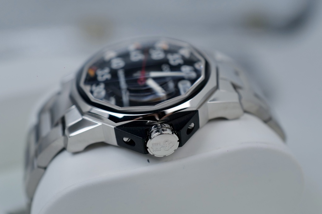 CORUM Admiral's Cup Aerobic Black Dial 01.0010 40mm - Image 4