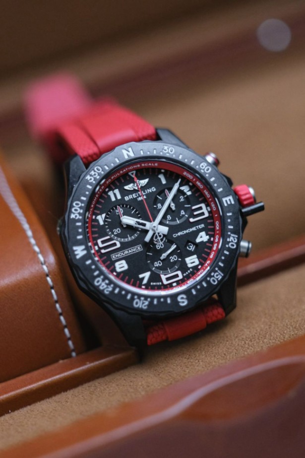 BREITLING ENDURANCE PRO 38 mm Air Asia Edition - Image 2
