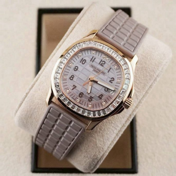 Patek Philippe Aquanaut Luce 5072R - Image 2