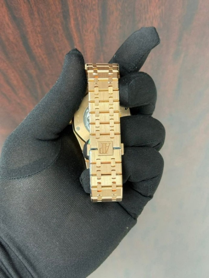 Audemars Piguet Royal Oak 15400OR thumbnail 2